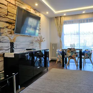  Appartamento Charming Ac 2-bedroom Center Family, Couples Friendly